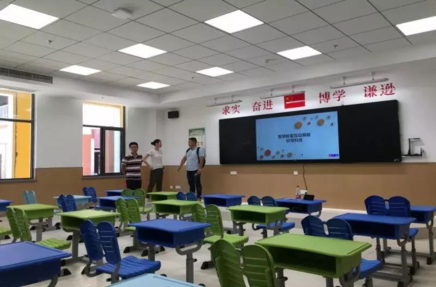 南京外国语学校智慧黑板案例